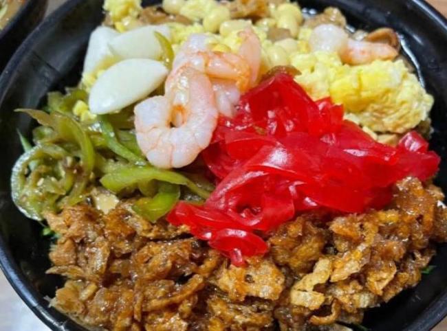 沈阳小伙尝天津10元炸酱面，排队一小时却直呼太值？