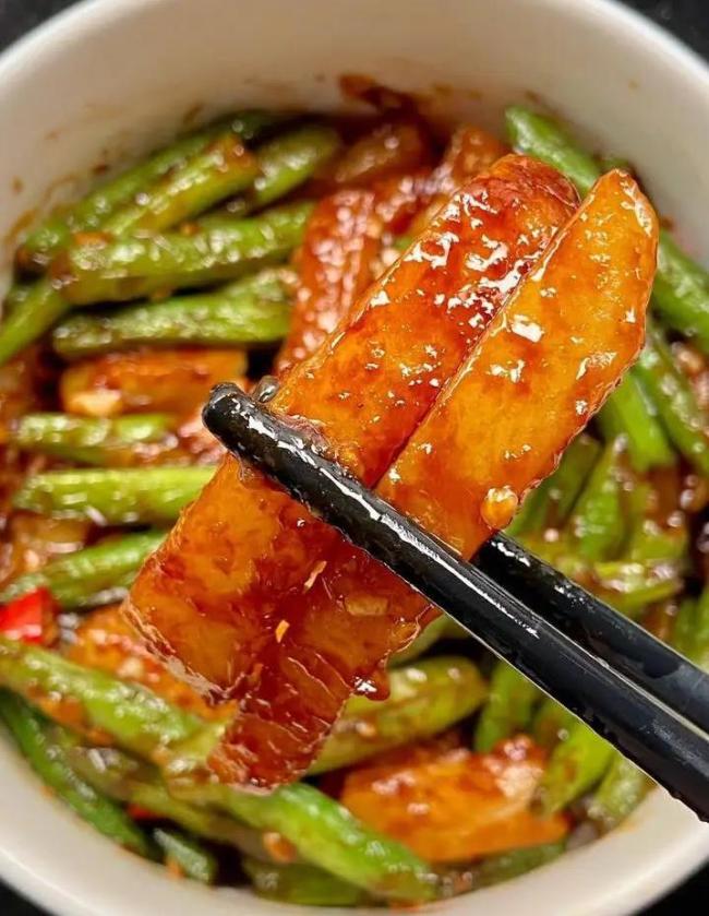土豆豆角一锅炒，10分钟出大菜，新手也能惊艳全家？