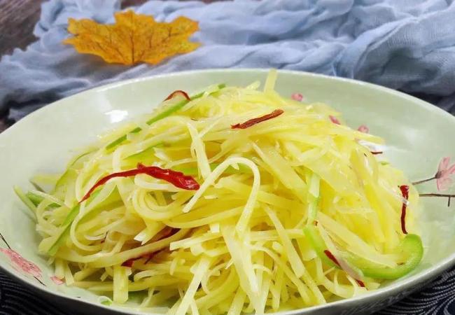 土豆丝炒得黏糊糊？大厨教你三招变脆爽！
