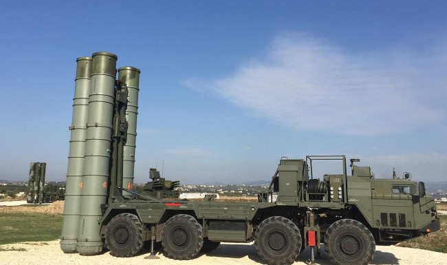 印媒：美政府正考虑是否制裁印度因其购俄S400导弹
