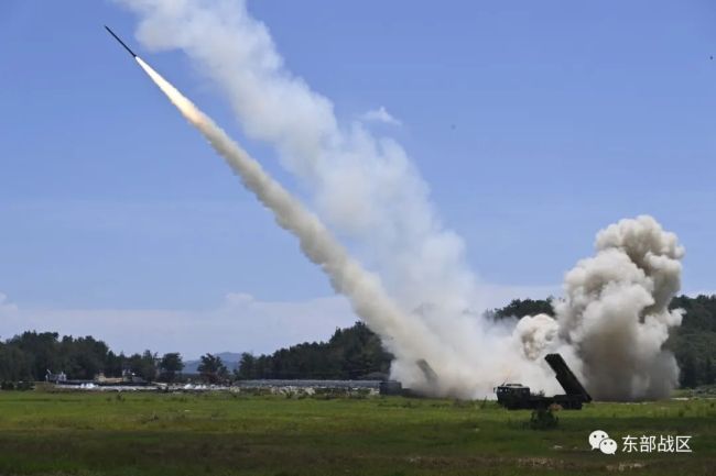 现场画面！东部战区陆军部队在台湾海峡实施远程火力实弹射击