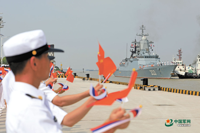 俄罗斯海军舰艇编队访问上海