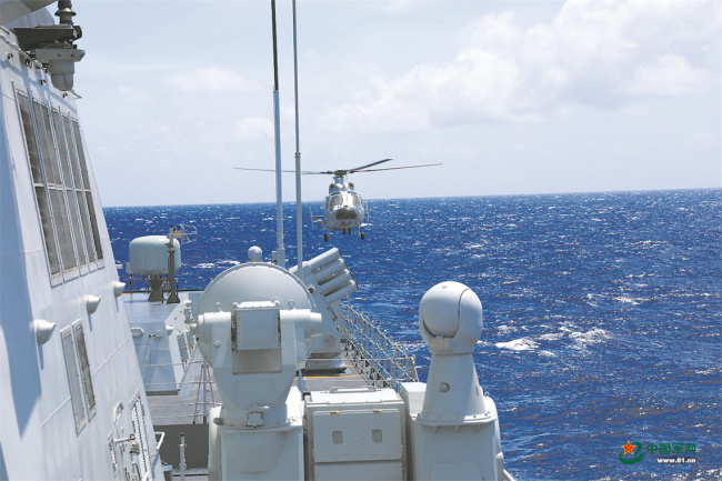 舰机协同、“狩猎”海天！海军某舰艇编队开展反潜训练