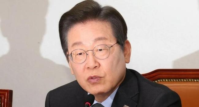 选总统期间你打算如何受审？李在明宣布竞选后首次出庭受审 被连环追问 政治风波再起