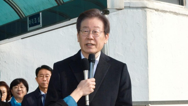 专家：韩政坛正在上演“生死时速” 左右翼势力决战前夕