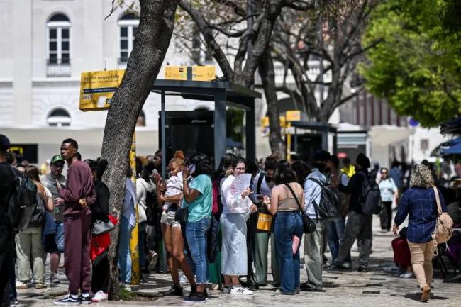 西葡两国大停电影响百万人 交通瘫痪火车停运 航班取消旅客滞留