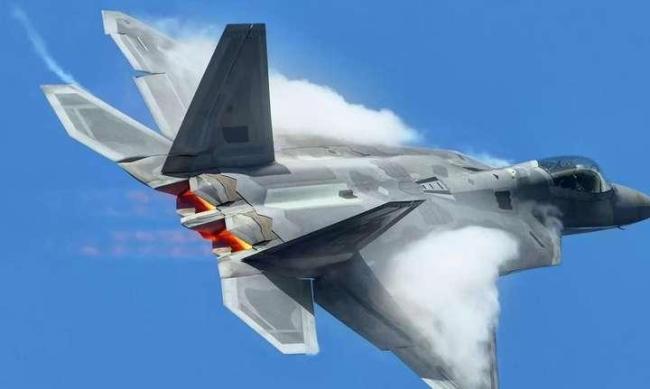 访问卡塔尔期间 特朗普再次吹嘘“六代机” 还要把F-35升级为双引擎 言论引发广泛关注
