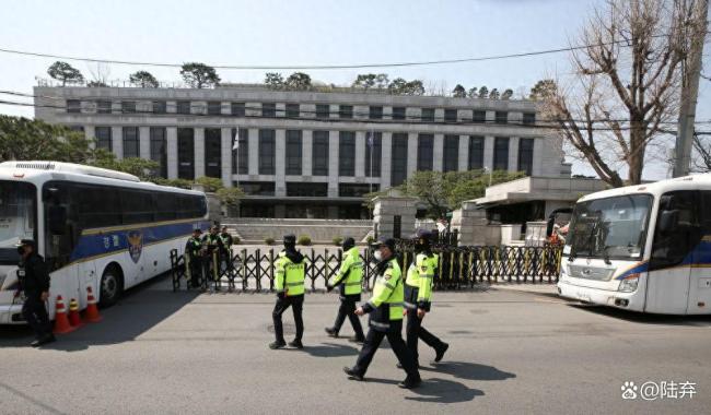 竞选如赴战场！李在明再遭暗杀威胁，民主制度警报拉响！