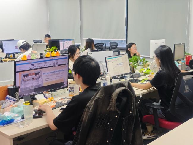 90天關(guān)稅窗口期“補貨潮”：中國商家一夜接單10萬美元 美國買家急下單