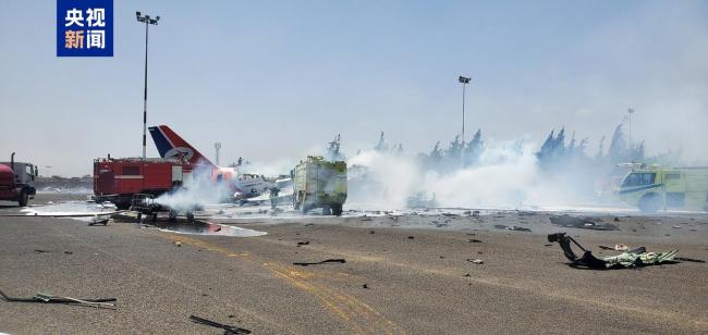 以軍炸毀胡塞的最后一架民航客機 機場遭空襲