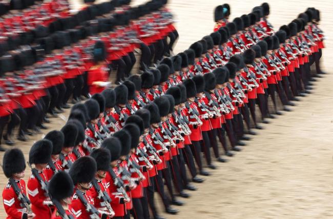 英國(guó)皇家閱兵式彩排舉行 為國(guó)王生日做準(zhǔn)備