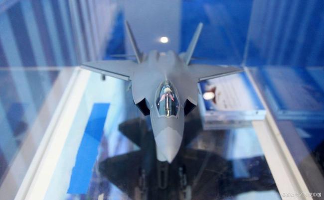 博主：歼15T制空能力迎新飞跃 技术突破引发国际关注