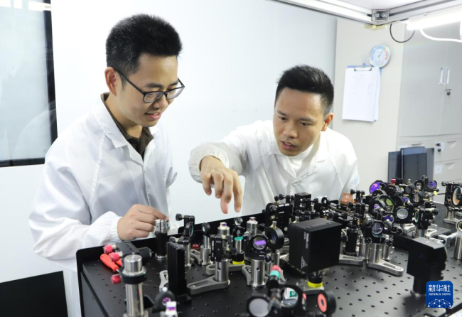 多色微型化双光子显微镜问世 解锁深脑彩色成像新技术