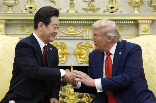 特朗普李在明会晤开场先互夸 背后暗藏深意