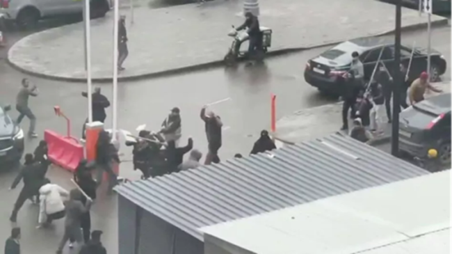 莫斯科街头突发大规模斗殴 80余人被调查