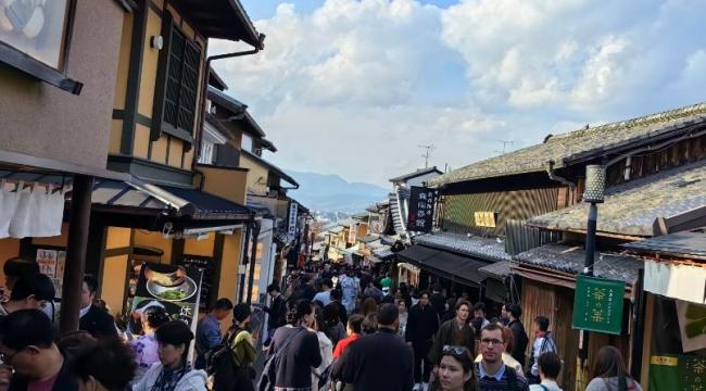 特朗普致电日本首相高市早苗 连环通话背后的信号