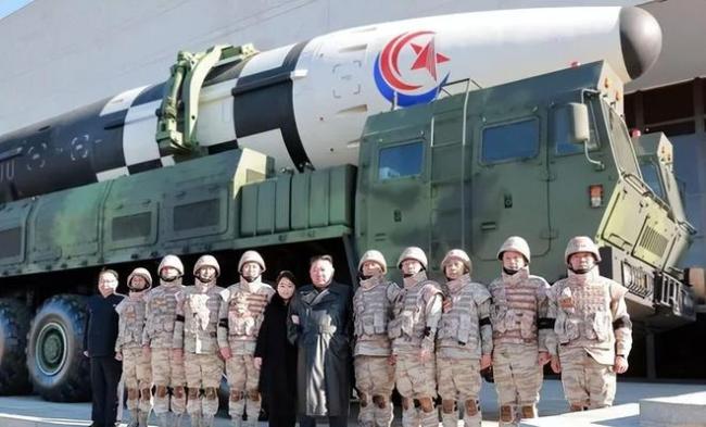 朝鲜亮出能打到美本土的导弹 展示实力警告美国