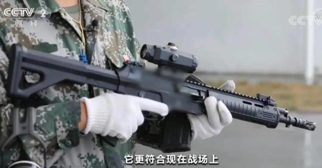 解放军又一部队列装国产新步枪 还有星空迷彩