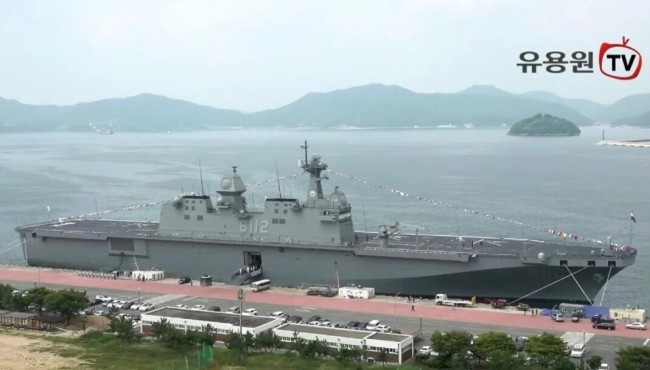 韩国独岛级两栖攻击舰二号舰“马罗岛”号服役