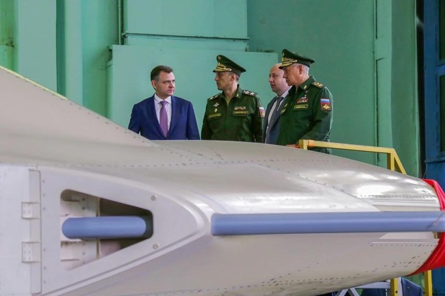 俄罗斯“猎人”隐形无人机曝光 与苏-57搭配作战