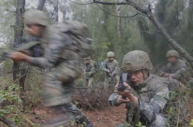 全军配发“星空迷彩”！解放军今冬起全面换发新式作训服