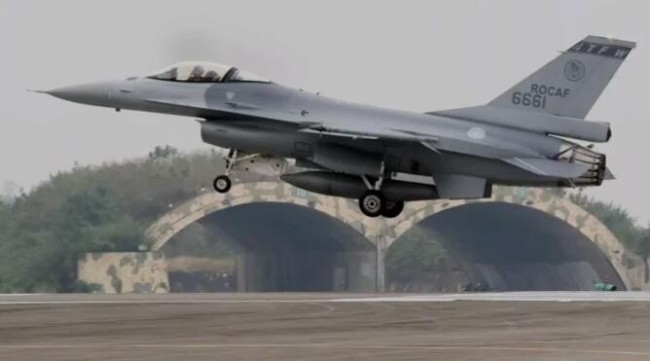 台空军证实：F-16V已与解放军歼-16交手？