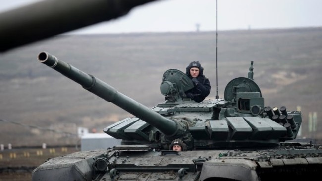 俄军在俄乌边境举行大规模实弹演习
