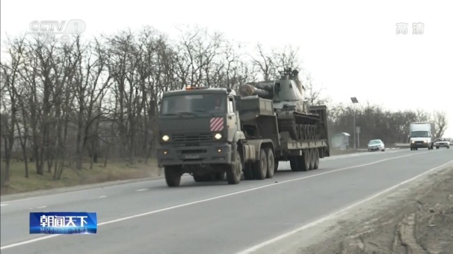 总台记者探访：距俄乌边境20公里的俄方一侧俄军装备