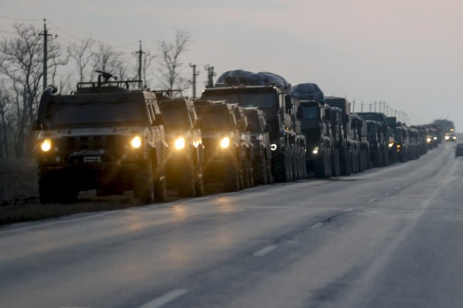 当地时间2022年2月23日报道，据媒体援引拉脱维亚总理和熟悉美国最新情报的消息人士的说法称，俄罗斯军队已进入乌克兰东部地区。