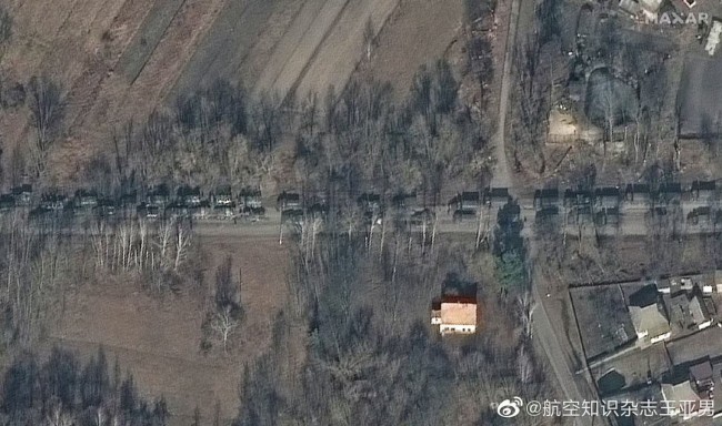 卫星图像显示俄罗斯陆军纵队，正在向朝基辅前进