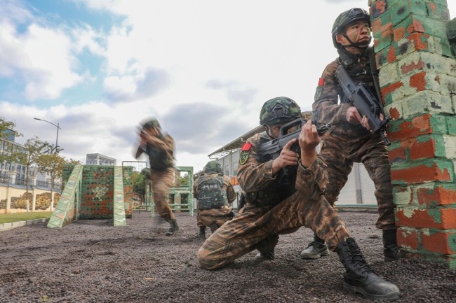 广西南宁：淬火砺刃！直击武警特战队员多课目训练