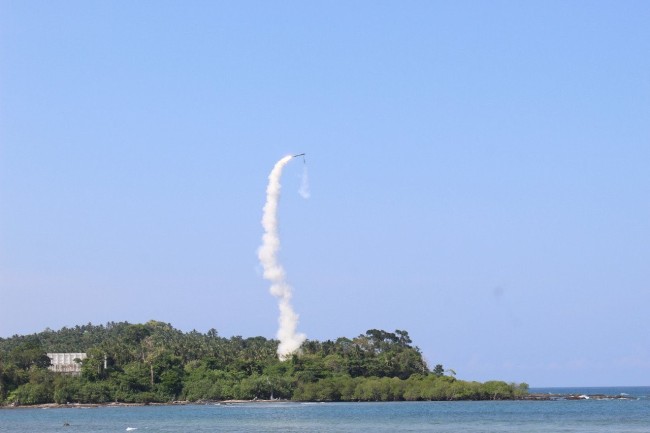 印度试射新型布拉莫斯导弹 射程更远