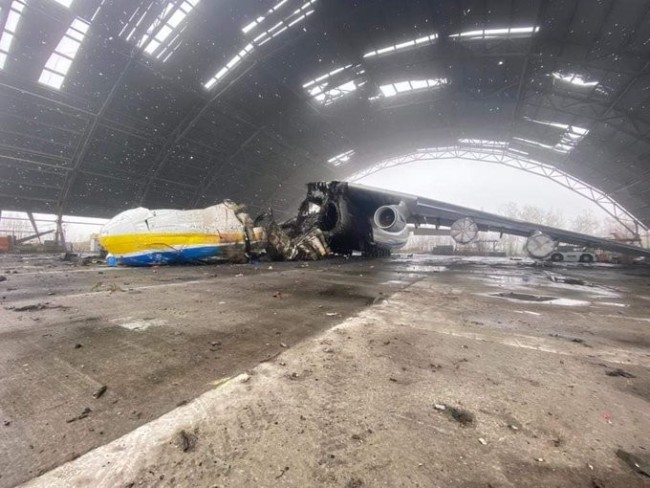 实拍乌克兰被炸毁的安-225运输机