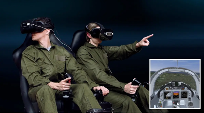 美国空军利用虚拟技术训练飞行员。