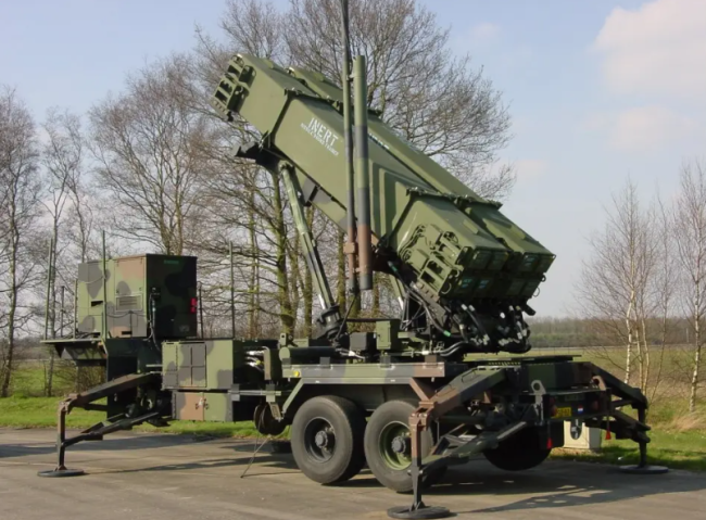 波兰防长称将再采购6套“爱国者”导弹系统
