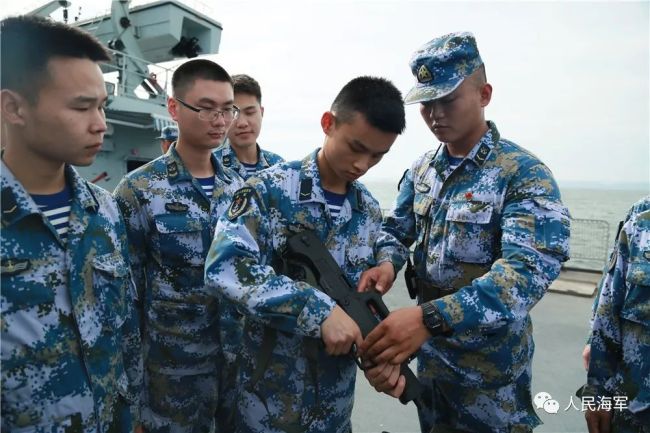 揭秘！登陆舰舰员与陆战队员如何协同训练