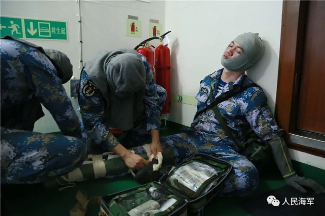揭秘！登陆舰舰员与陆战队员如何协同训练