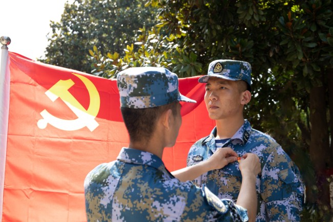 激昂青春献给党 青年官兵这样为党庆生