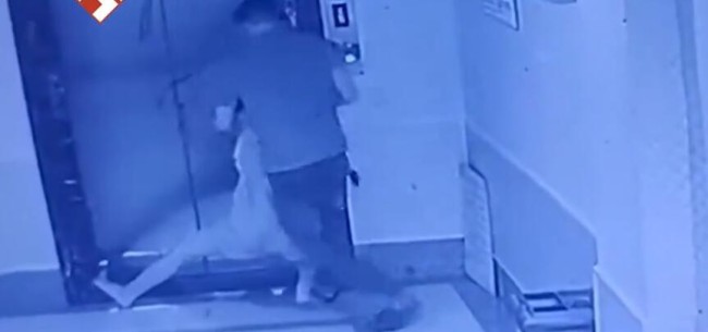 懷孕女子被男子拖入電梯 警方通報 視頻還原真相！