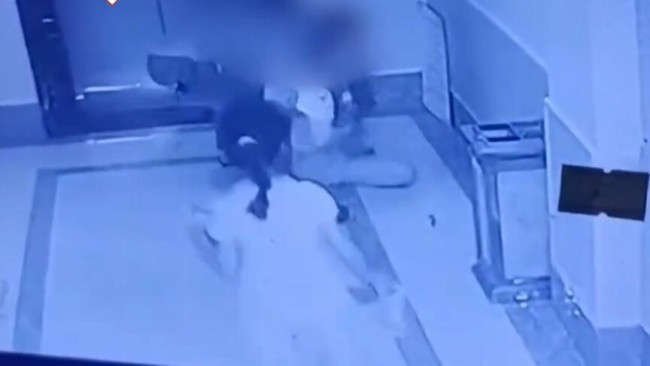 怀孕女子被男子拖入电梯 警方通报