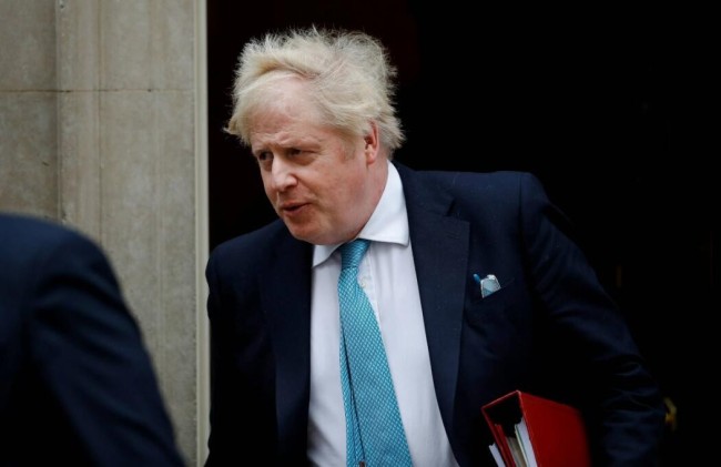 特拉斯宣布辞去英国首相职务,"前首相约翰逊可能参选"