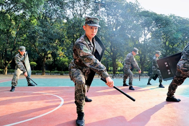 警棍盾牌训练图片