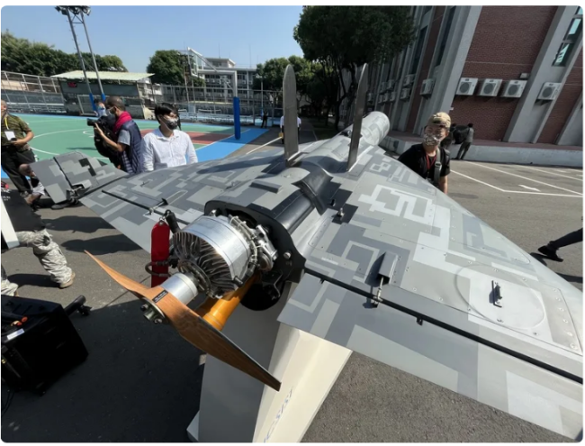 台军展示的“剑翔”反辐射无人机。