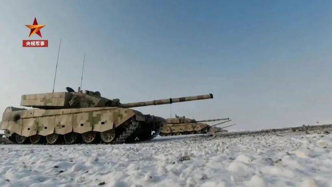 首次列装新疆军区！冰天雪地 99A主战坦克火力全开