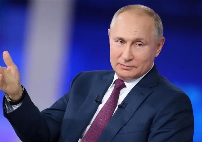 俄媒：乌前总理季莫申科被拍到在迪拜度假后 匆忙逃走