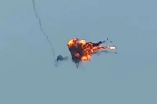俄空防被突破，无人机挂载100公斤高爆弹，飞到莫斯科旁凌空爆炸