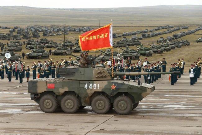 俄专家再谈中国武器：无需无人机，俄军就缺远火和大八轮