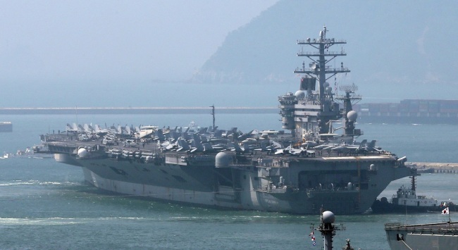 美军尼米兹号核航母即将驶入釜山港