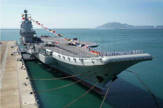 曝山东舰首次远海训练 航母编队5日穿越巴士海峡经过台湾东南海域