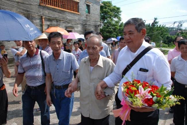 洪都拉斯前防长计划回粤探亲祭祖：“在同乡和朋友的帮助下，我找到了自己的根。”